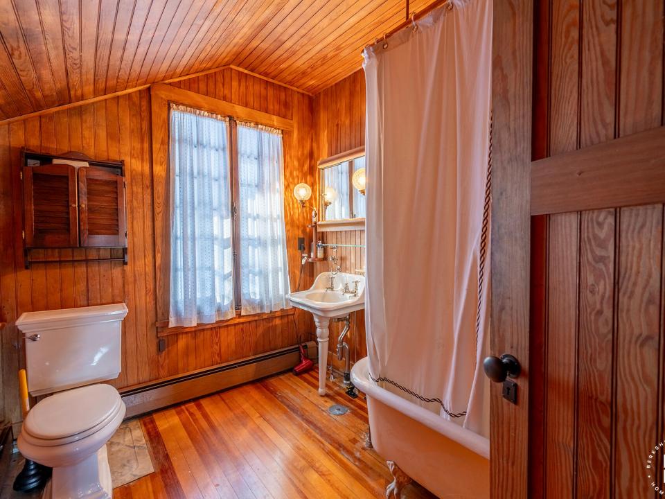 HemlockLedgeCamp_Bathroom1