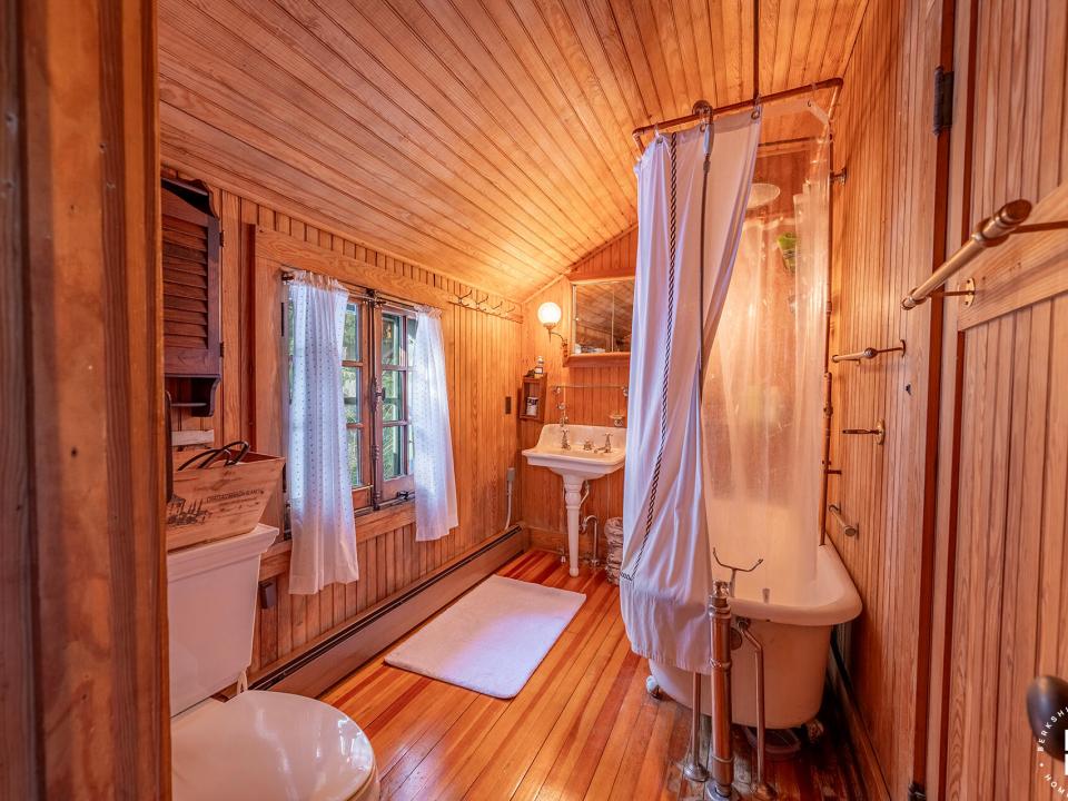 HemlockLedgeCamp_Bathroom2