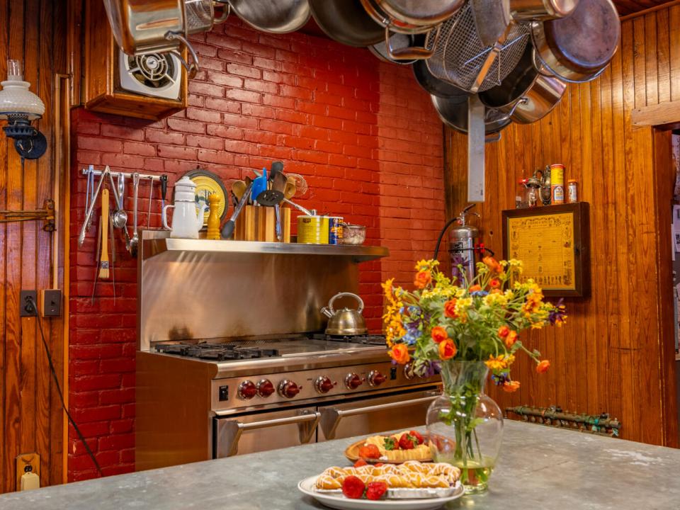 HemlockLedgeCamp_Kitchen_V