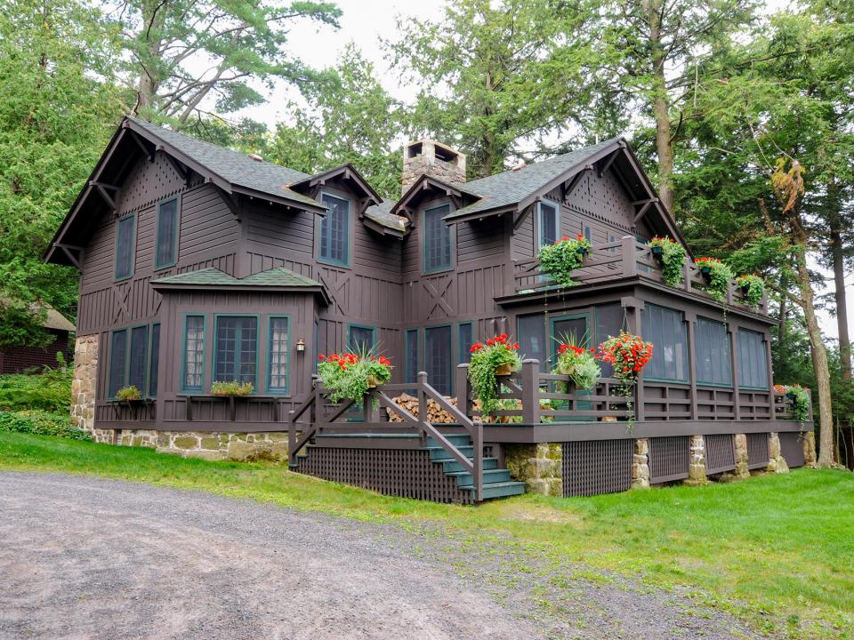 HemlockLedge_MH_Exterior_L_Close