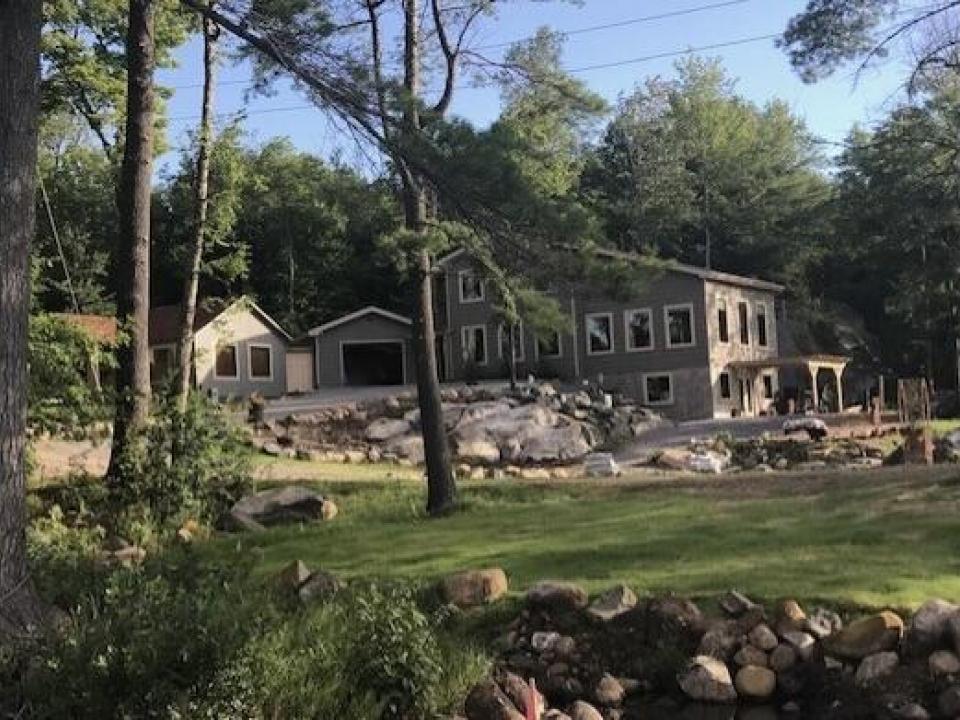 6BE38837-0A98-47AE-8530-646708B0B8F6_1_2