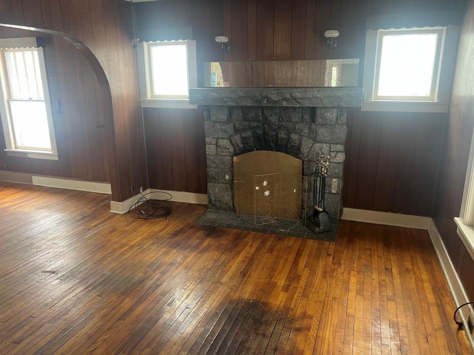 Fireplace/Living Room