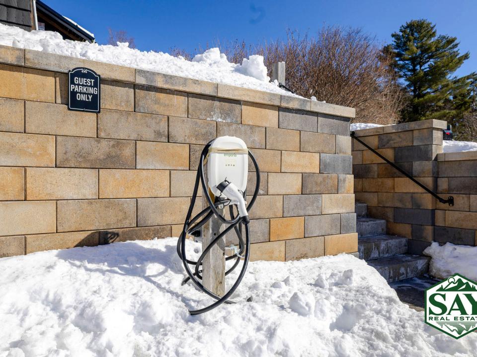 Ground_001_JC3_5892_edit_SAYbranded