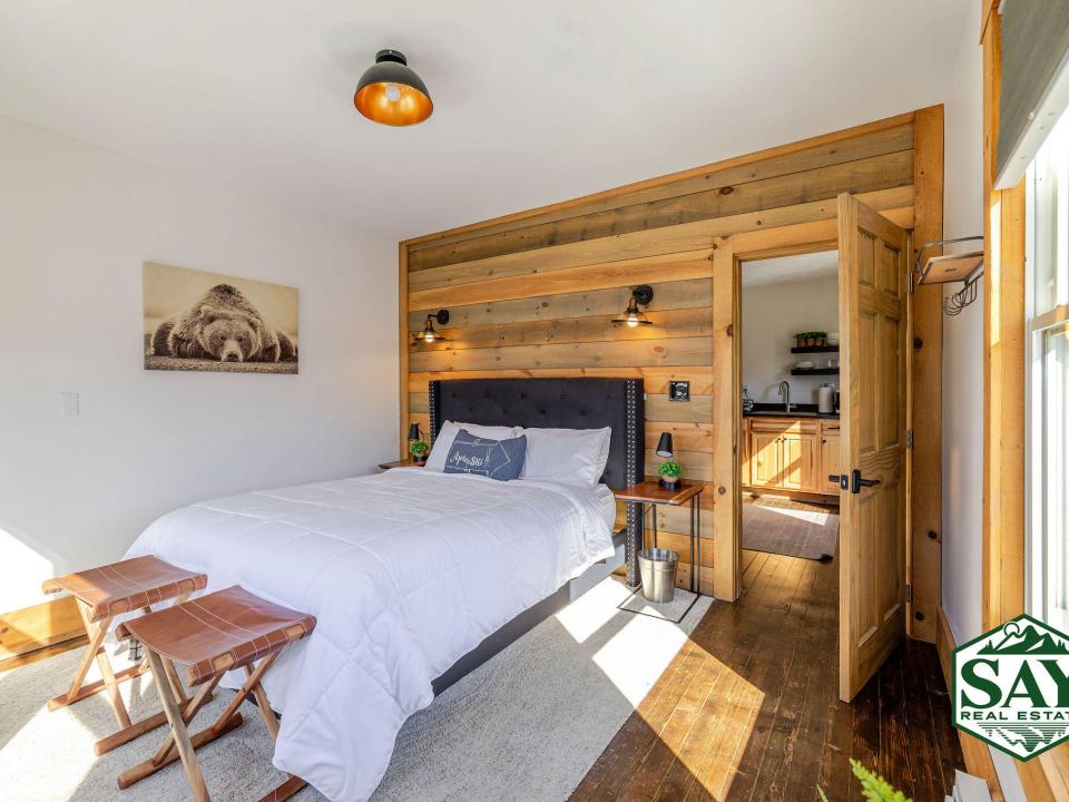 Ground_015_JC3_5952_edit_SAYbranded