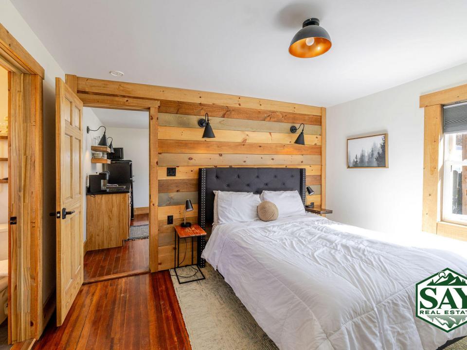 Ground_022_JC3_5980_edit_SAYbranded