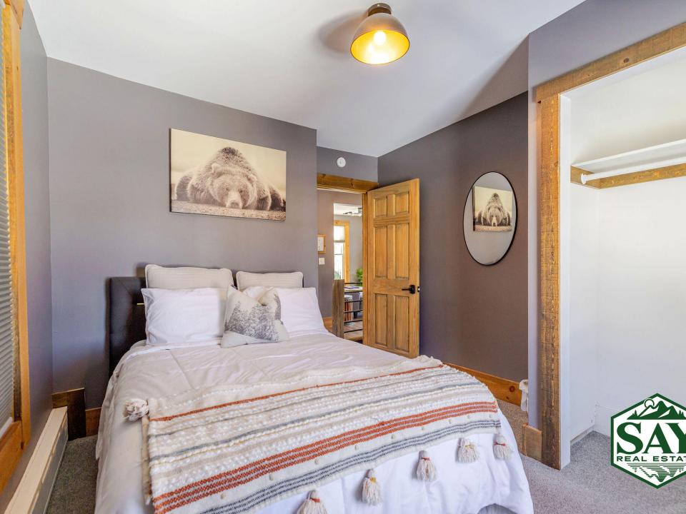 Ground_034_JC3_6028_edit_SAYbranded