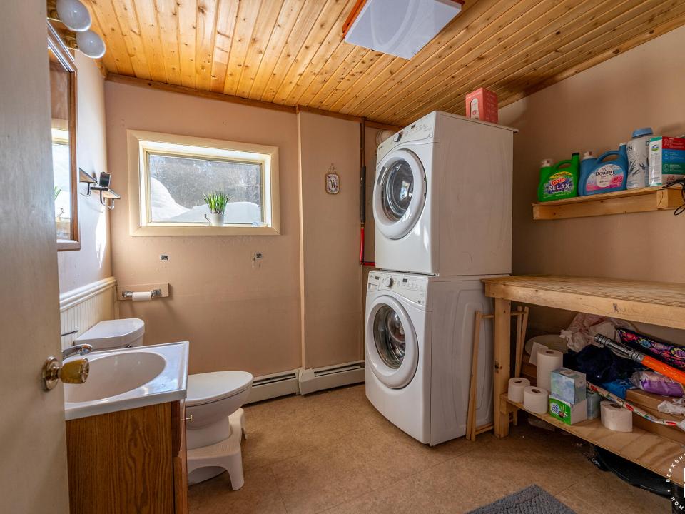 VermontvilleHomeOnRoute3_Bath_Half