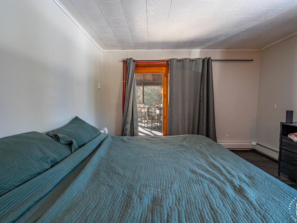 VermontvilleHomeOnRoute3_Bedroom1_To_Scr