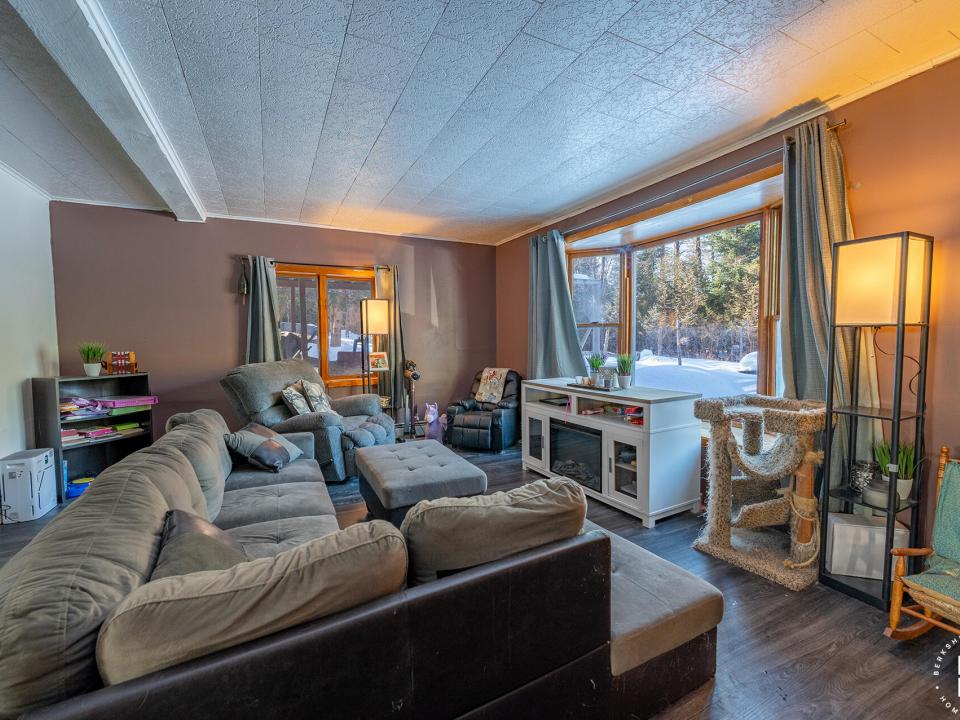 VermontvilleHomeOnRoute3_Den