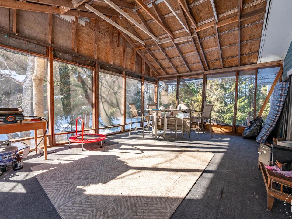 VermontvilleHomeOnRoute3_ScreenedPorch_L