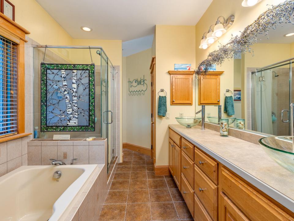 LB 14 Tamarack Dr-25