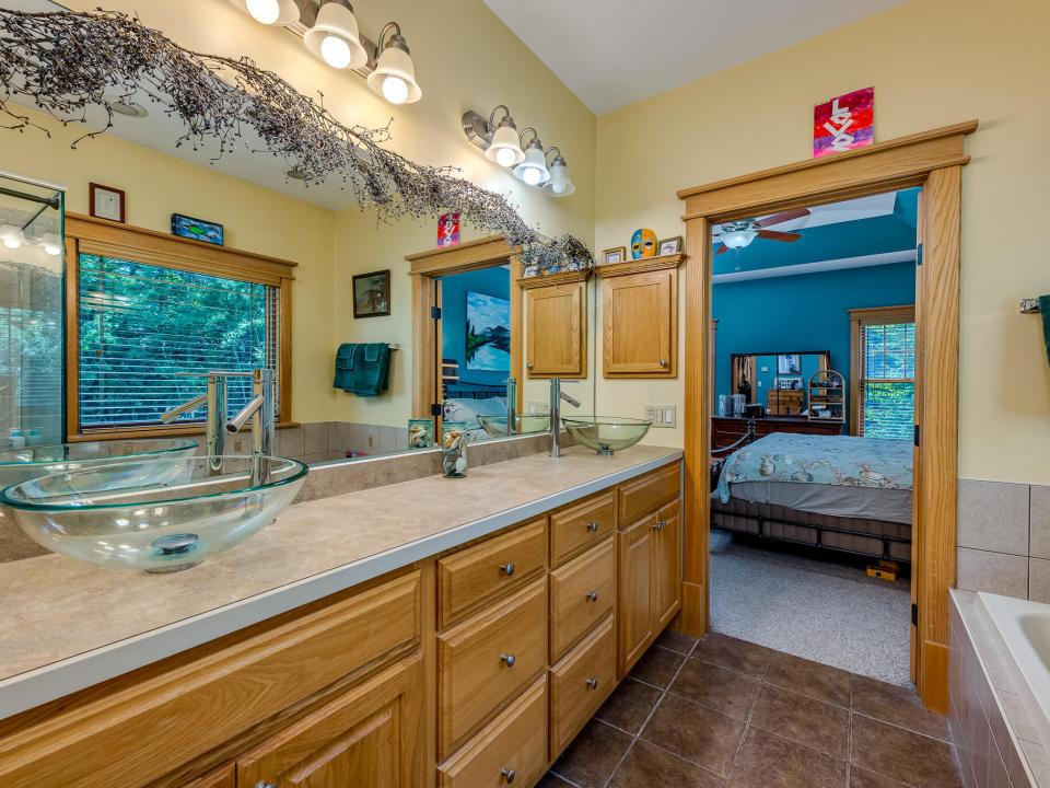 LB 14 Tamarack Dr-28