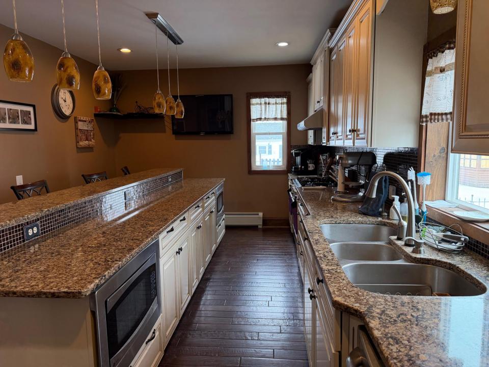 3012 Main  Kitchen 2