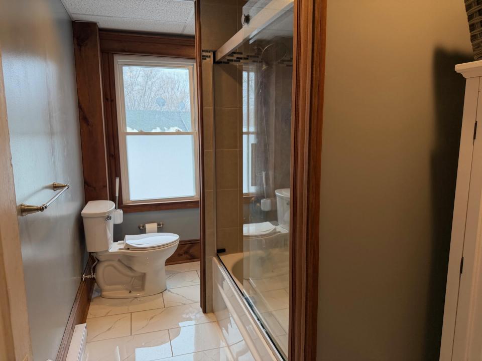 3012 Main bath upstairs 2