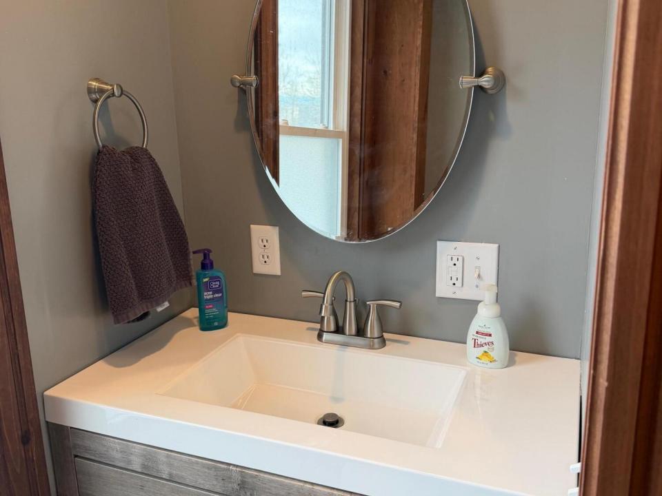 3012 Main bath upstairs 1