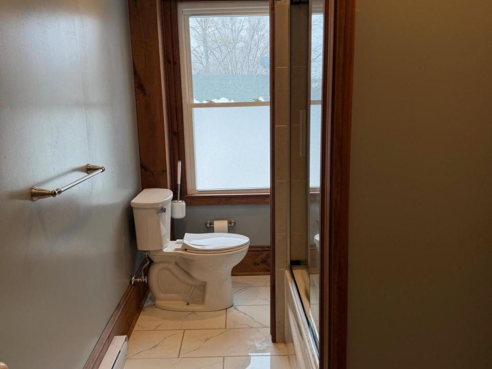 3012 Main bath upstairs