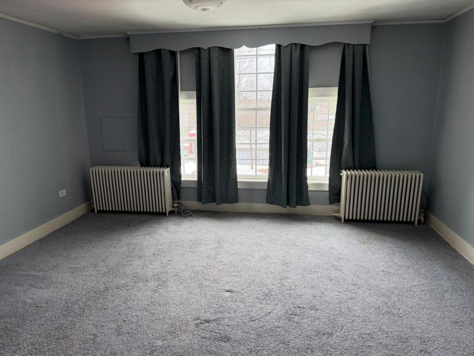 3012 Main  apt livingroom