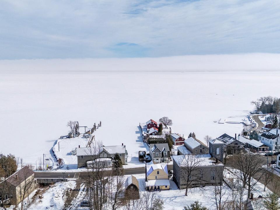 EssexHomeNearTheFerry_A_Exterior_Back_M