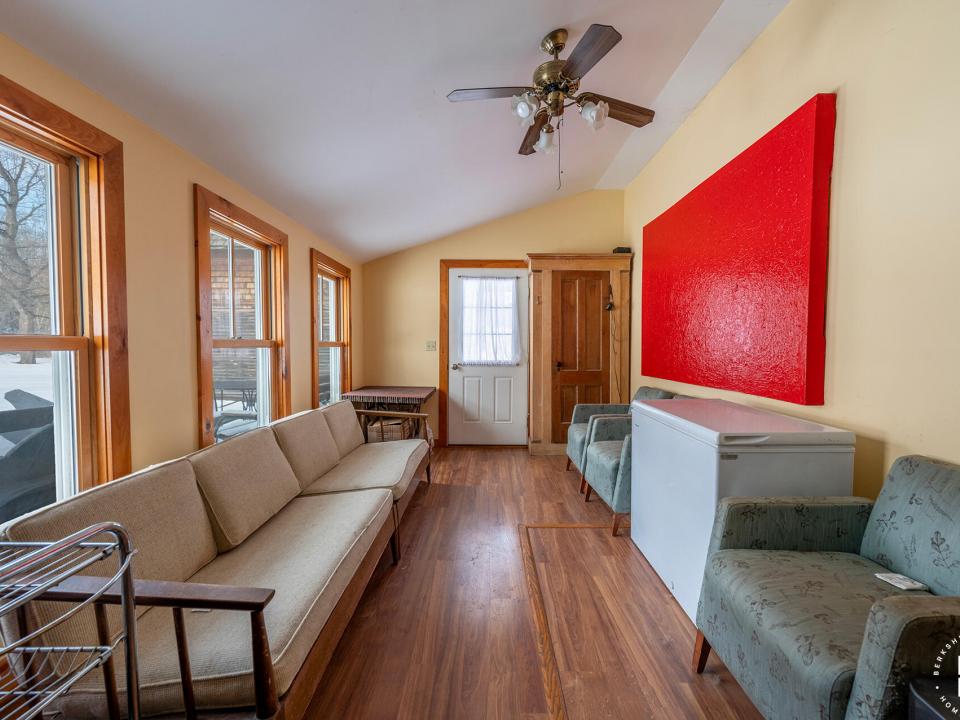 EssexHomeNearTheFerry_Entry