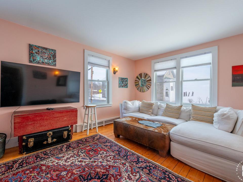 EssexHomeNearTheFerry_LR_Couch