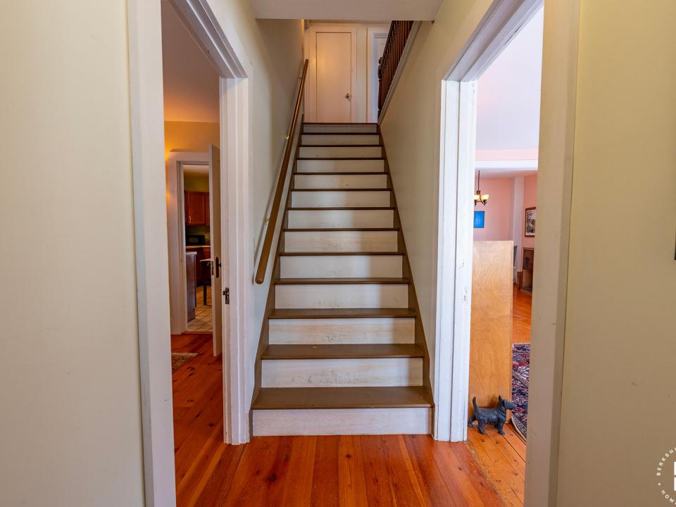 EssexHomeNearTheFerry_Stairway