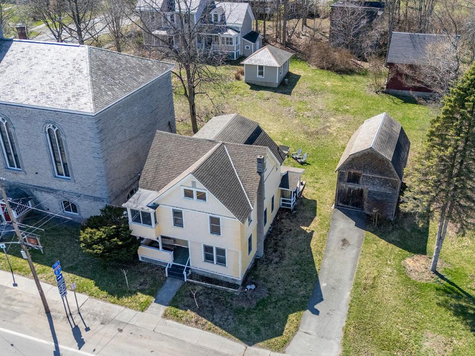 EssexHomeWithLakeViews_S_A_Exterior_R