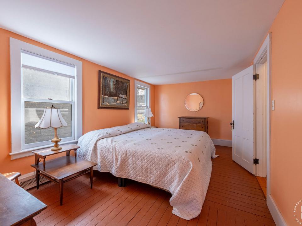 EssexHomeWithLakeViews_S_Bedroom1