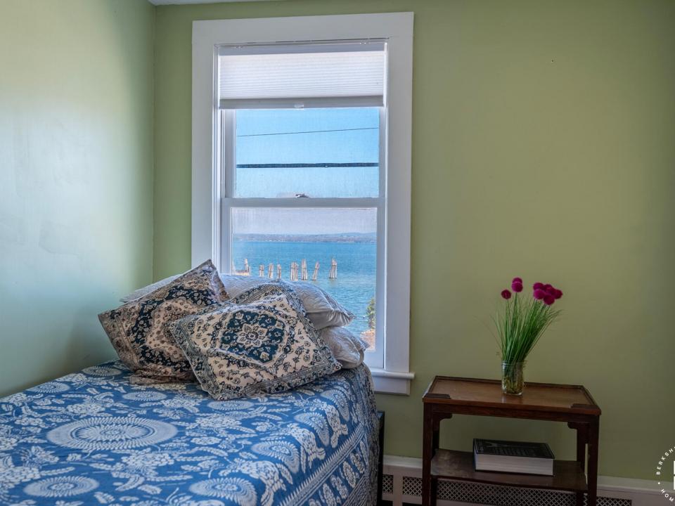 EssexHomeWithLakeViews_S_Bedroom2_View