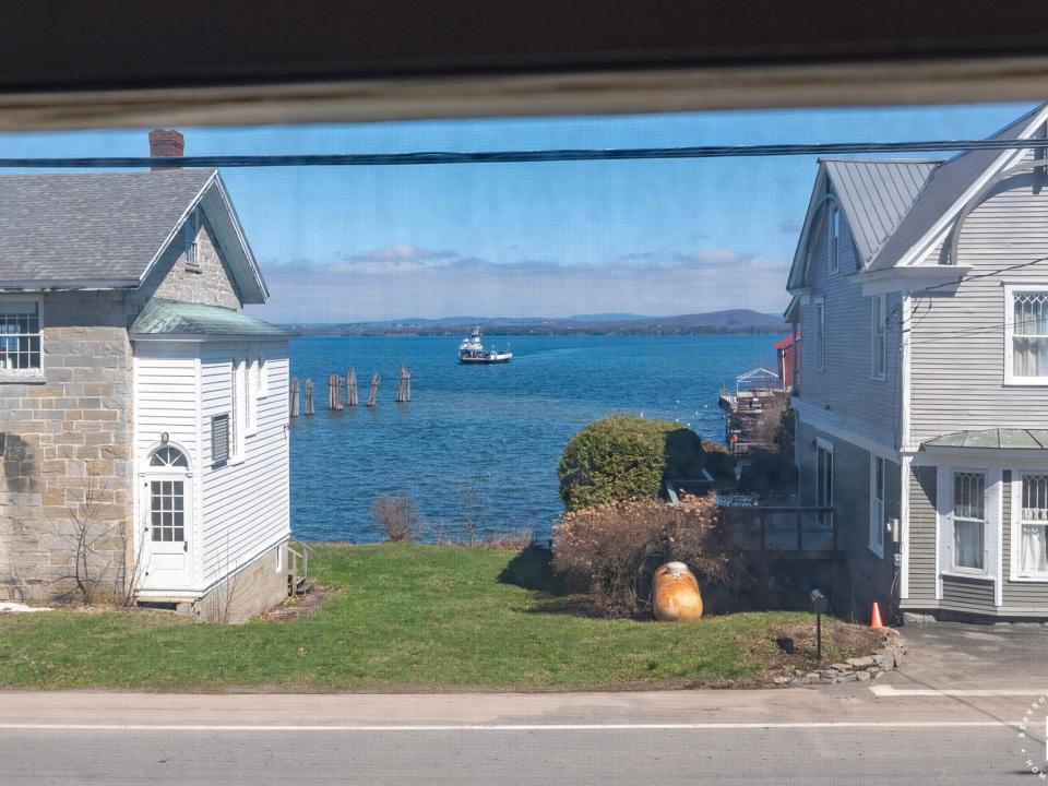 EssexHomeWithLakeViews_S_Bedroom3_View