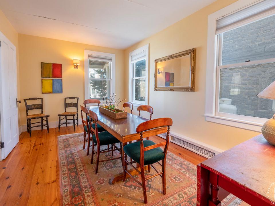 EssexHomeWithLakeViews_S_DR