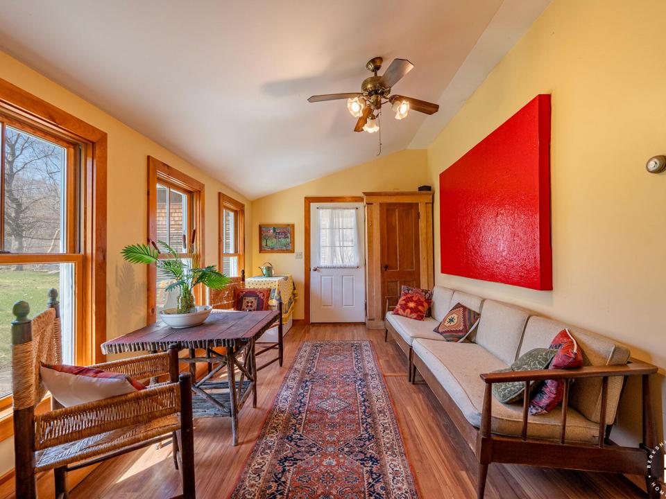 EssexHomeWithLakeViews_S_Entry