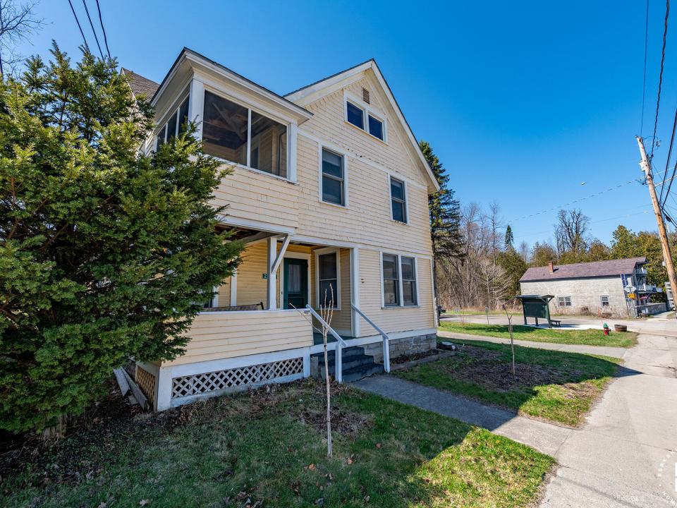 EssexHomeWithLakeViews_S_Exterior_L