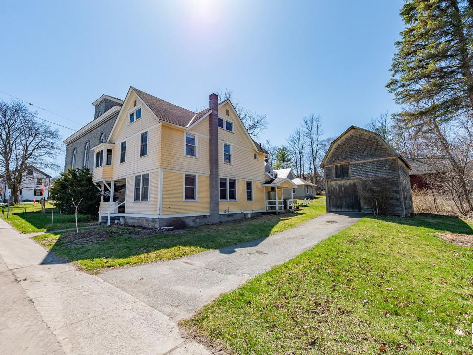 EssexHomeWithLakeViews_S_Exterior_R