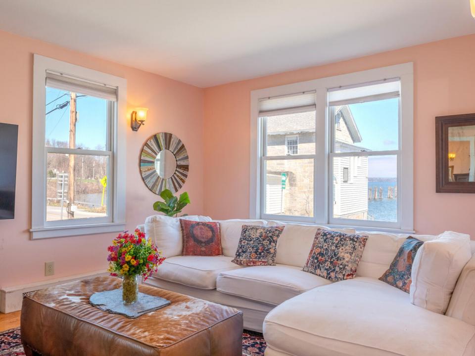 EssexHomeWithLakeViews_S_LR_Couch_V