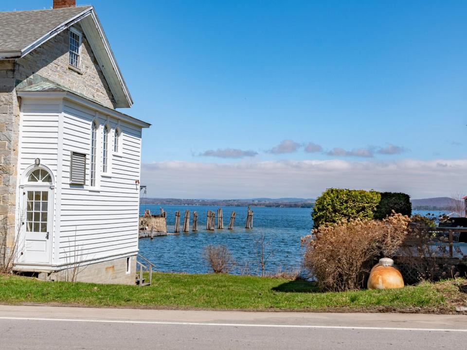 EssexHomeWithLakeViews_S_View_From_Front