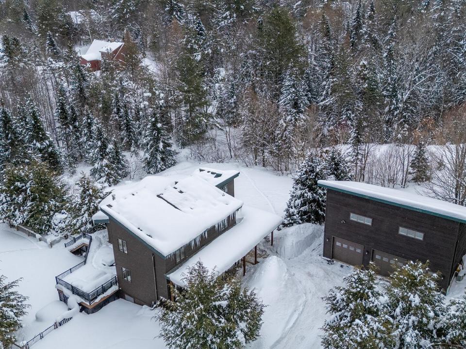 GorgeousHomeOnAveryville_A_Exterior