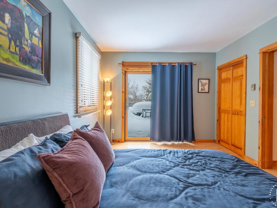 GorgeousHomeOnAveryville_Bedroom1_View