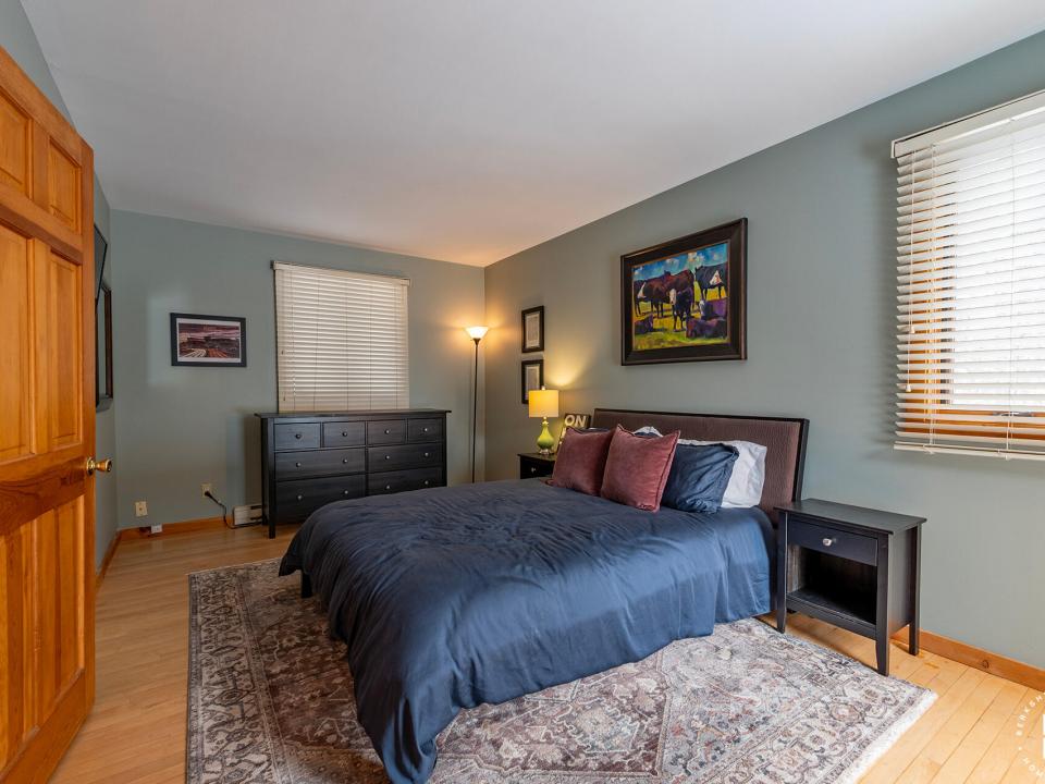 GorgeousHomeOnAveryville_Bedroom1