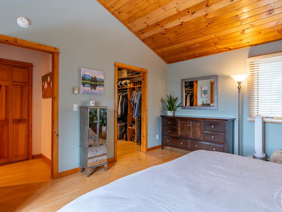 GorgeousHomeOnAveryville_Bedroom2_To_Clo