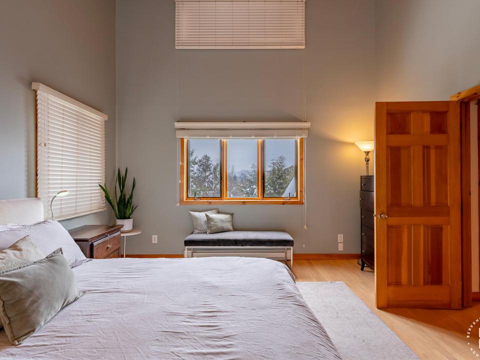 GorgeousHomeOnAveryville_Bedroom2_View