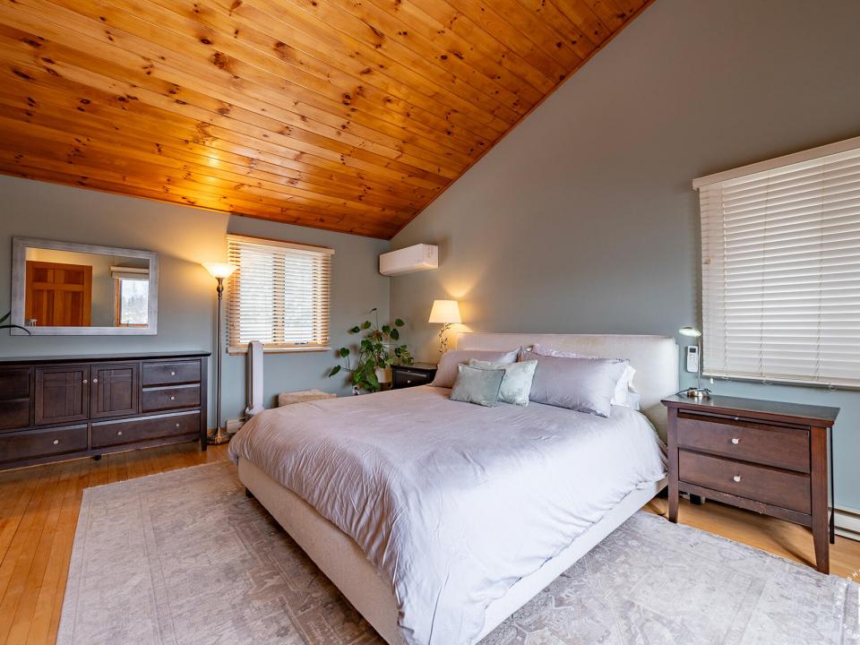 GorgeousHomeOnAveryville_Bedroom2