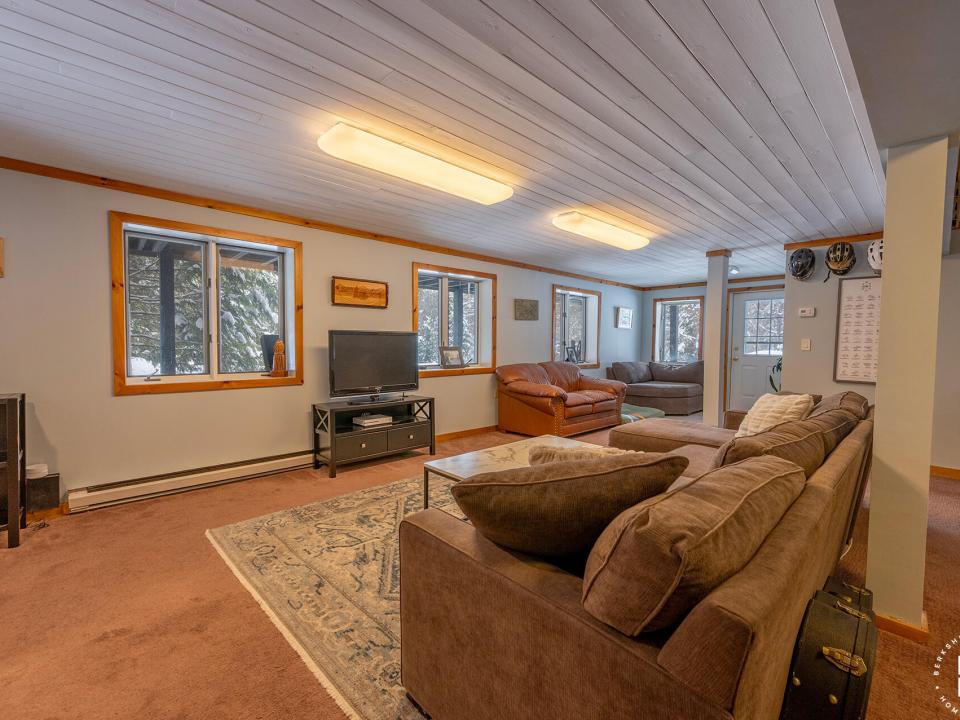 GorgeousHomeOnAveryville_Den