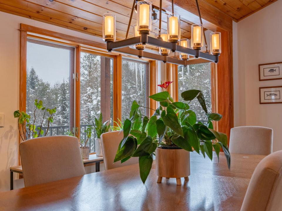 GorgeousHomeOnAveryville_DR_Feature