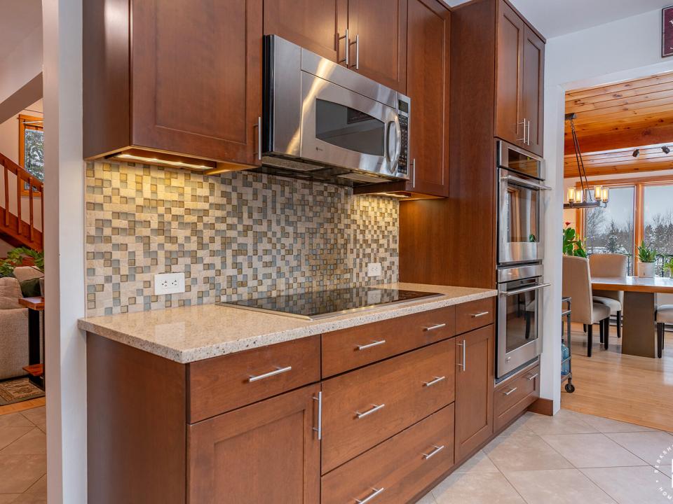 GorgeousHomeOnAveryville_Kitchen_Stove