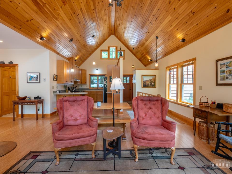 163 Riverside Dr SL-32