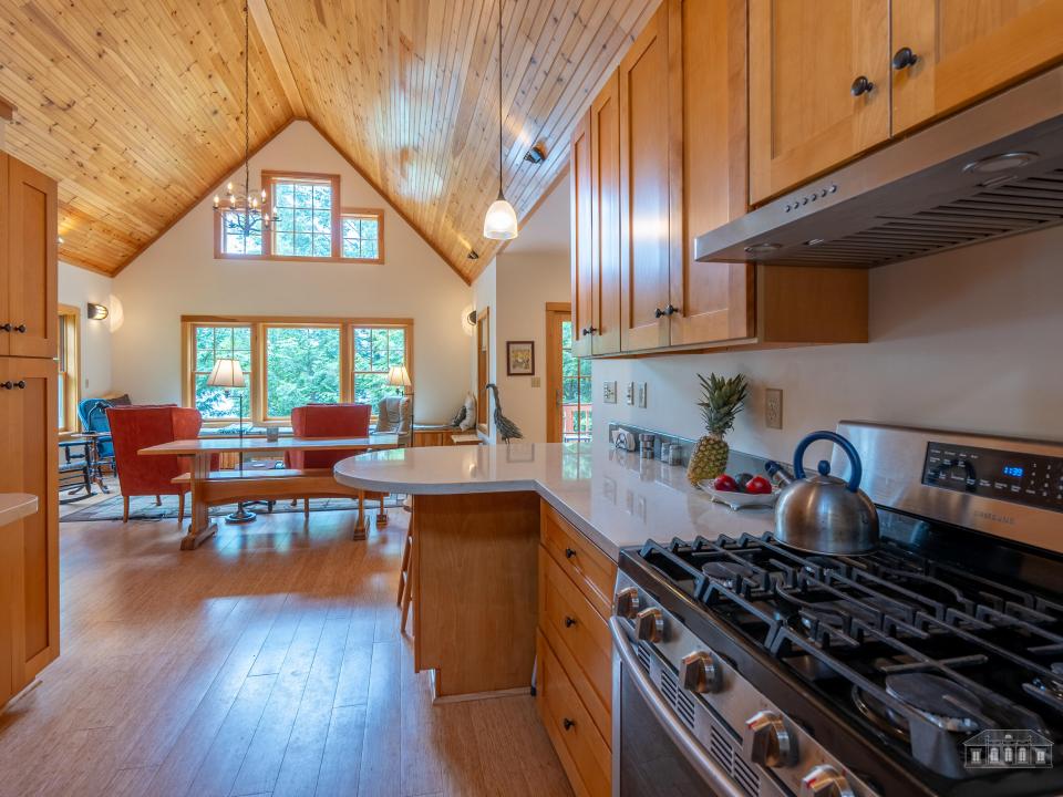 163 Riverside Dr SL-40