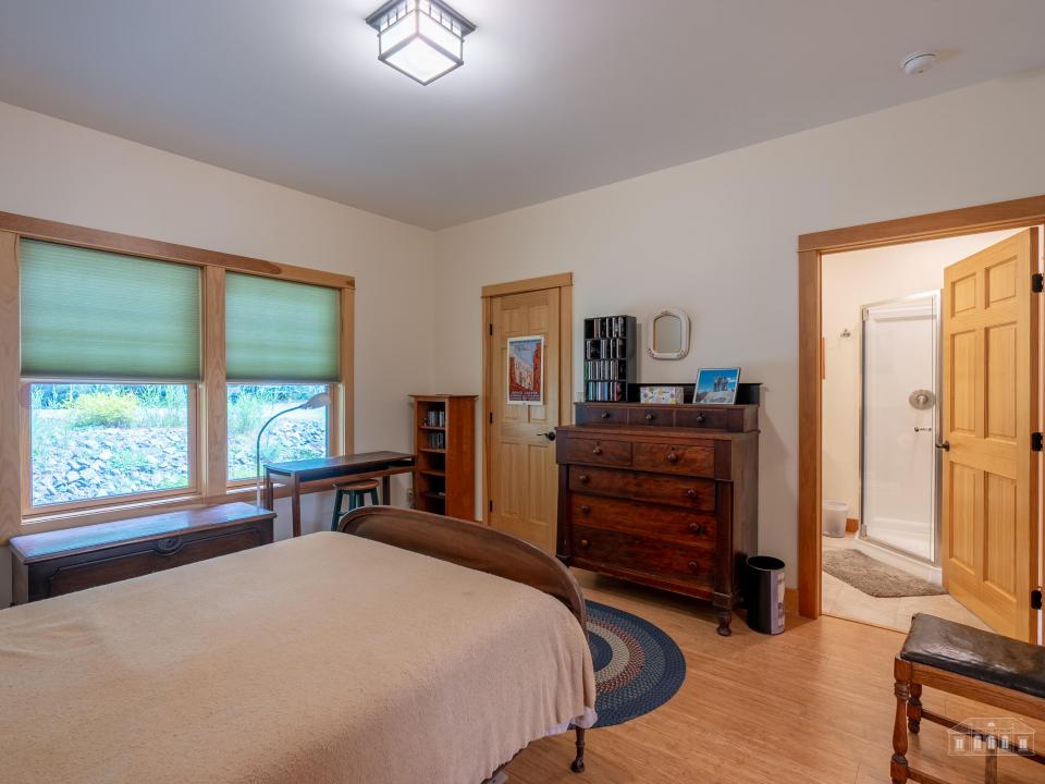 163 Riverside Dr SL-42