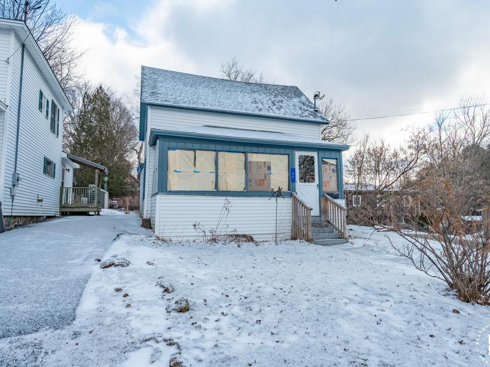 CozyTupperLakeHome_Exterior_L