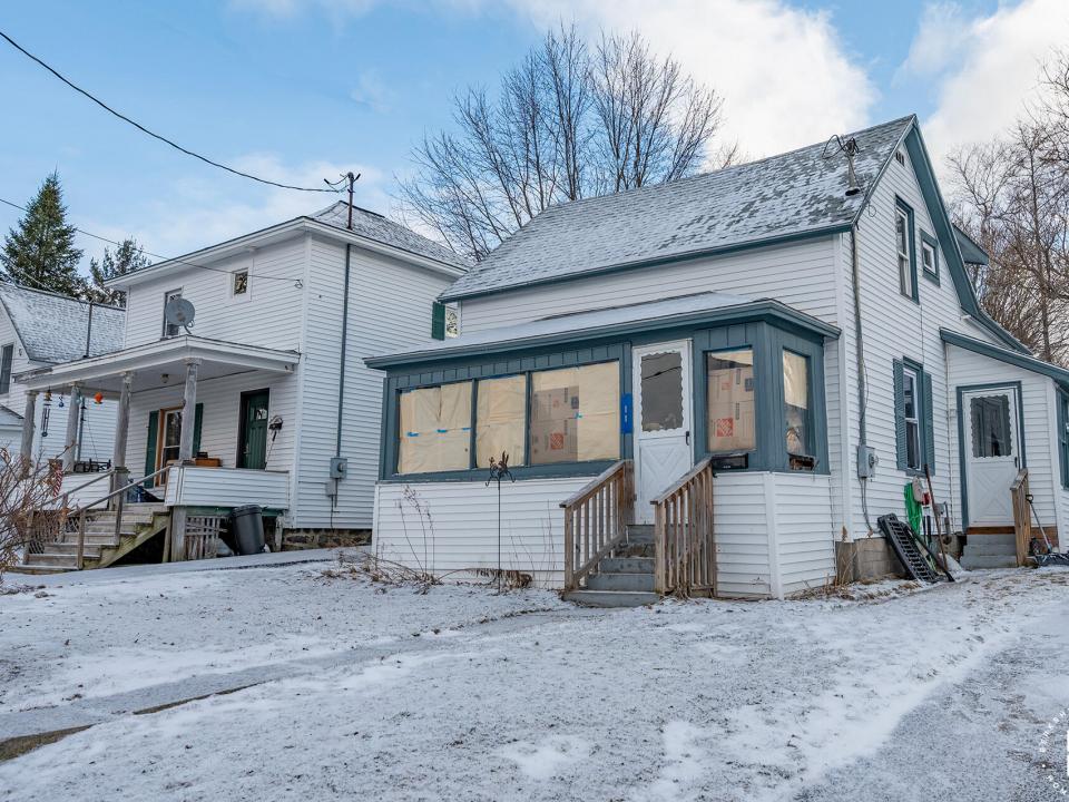 CozyTupperLakeHome_Exterior_R