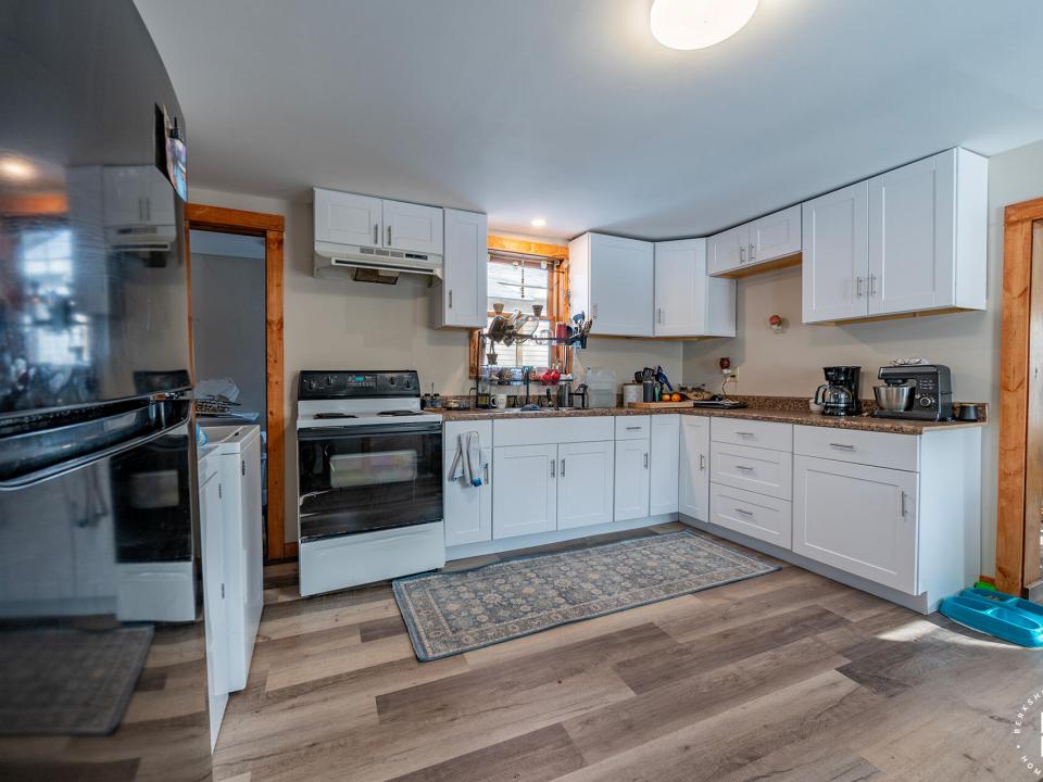 CozyTupperLakeHome_Kitchen_L